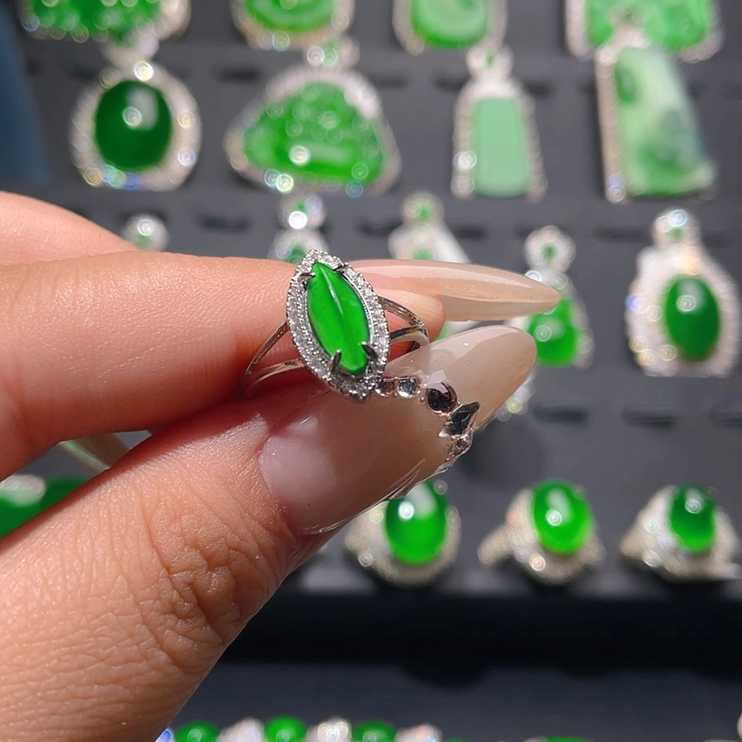 翡翠戒指未镶嵌马眼