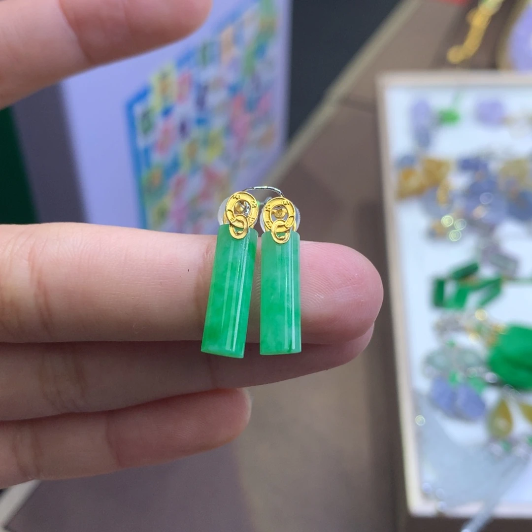 翡翠18K金镶嵌颈饰翡翠