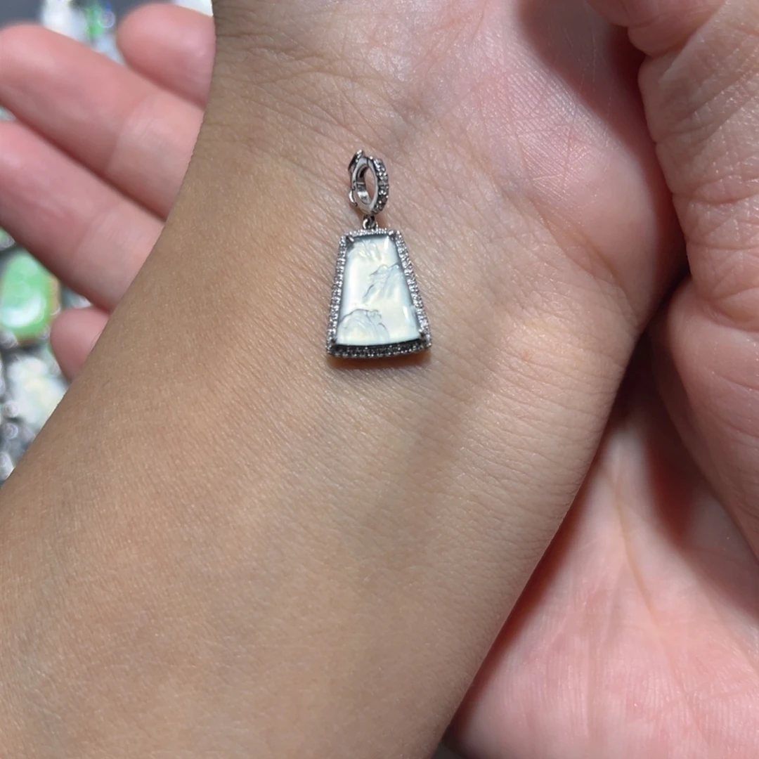 翡翠颈饰18K金镶嵌吊坠