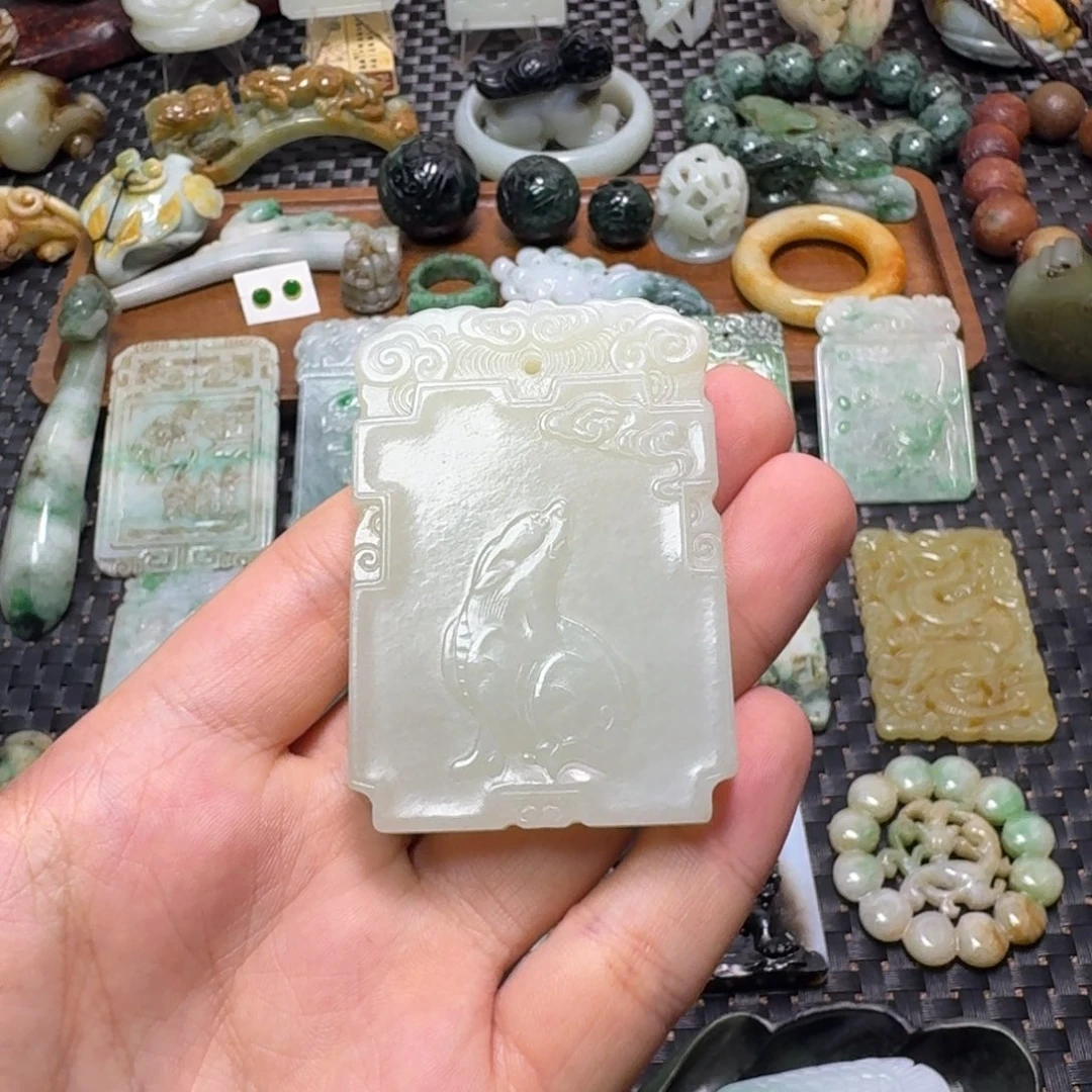 他***石颈饰未镶嵌和田玉和田玉颈饰未镶嵌