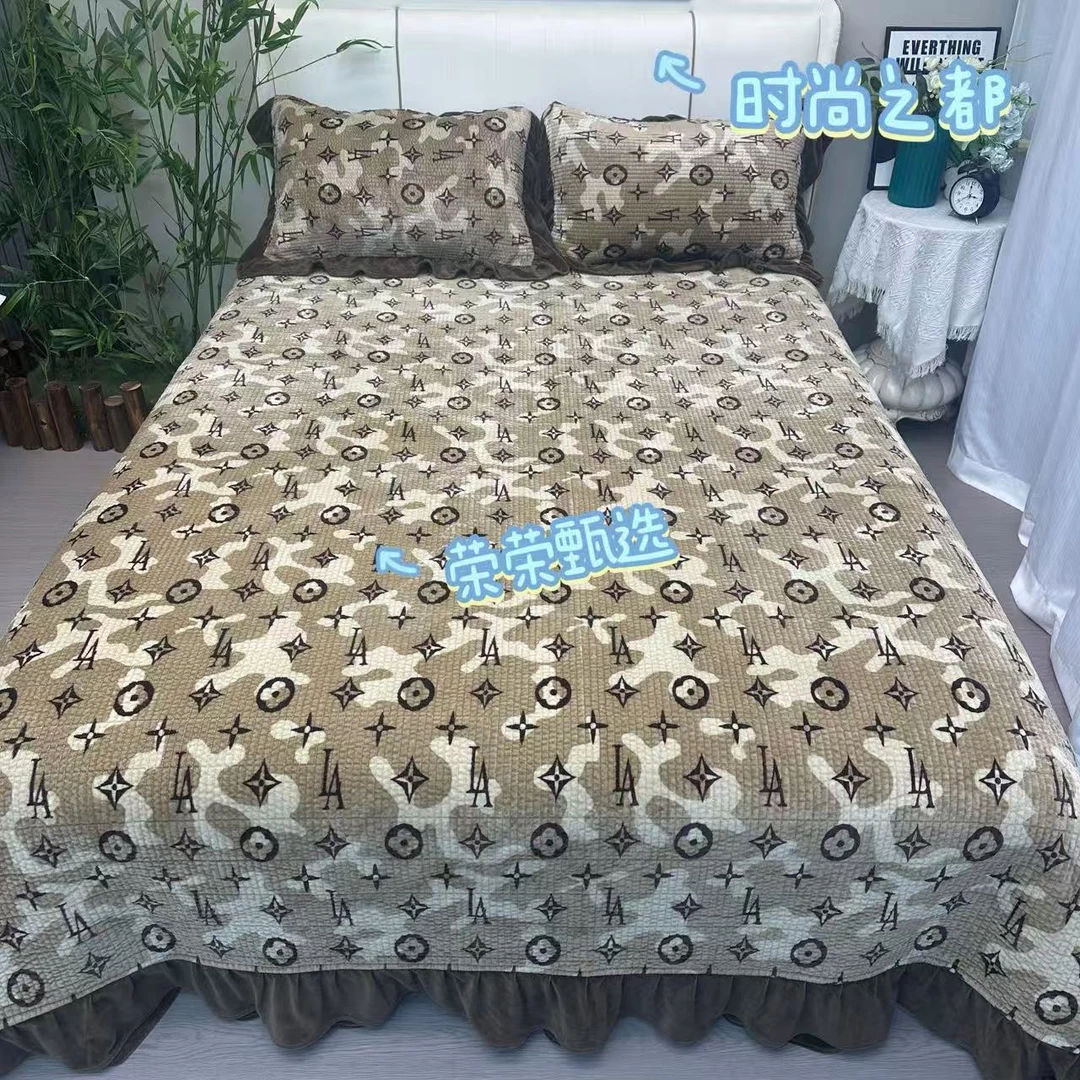 时尚之都-天竺绒棉花填充加大床裙款床盖三件套加厚绗缝亲肤舒适