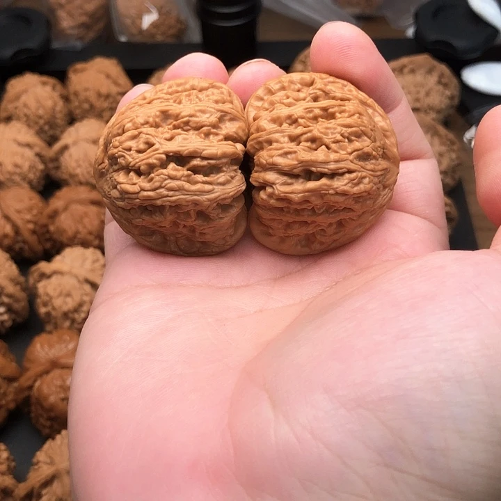 文玩核桃吊坠42 全品红宝石