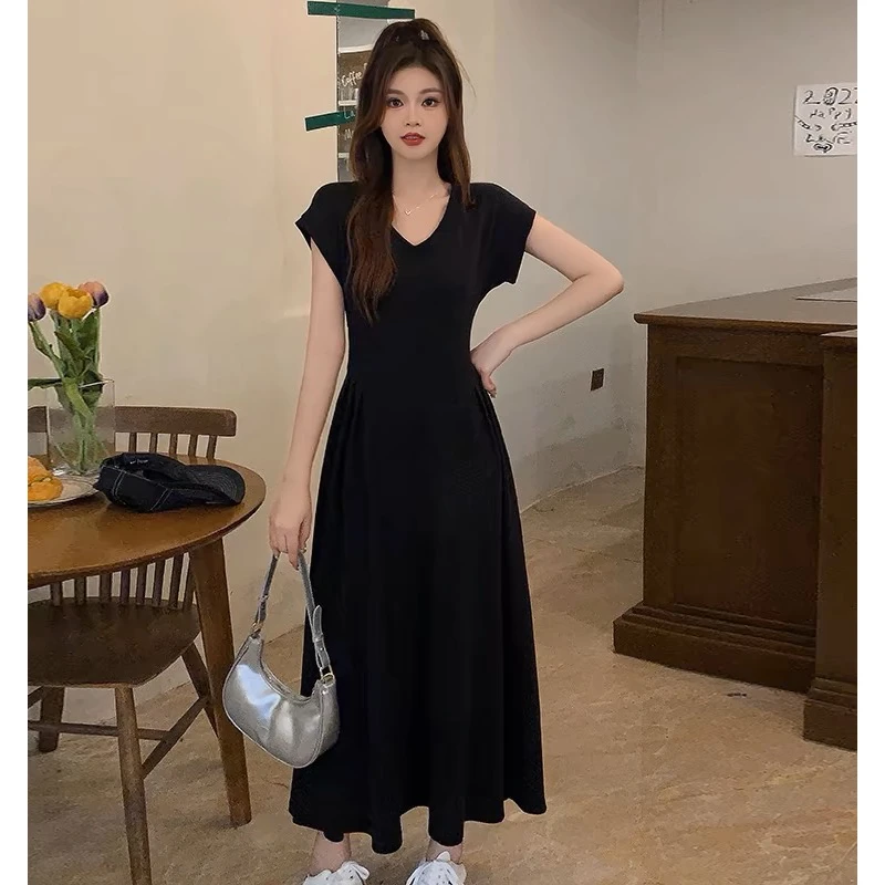 法式赫本风V领连衣裙2025夏季新款大码胖mm显瘦收腰T恤裙休闲长裙