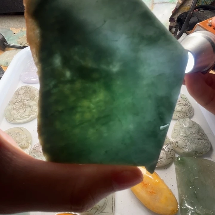 翡翠未镶嵌颈饰翡翠