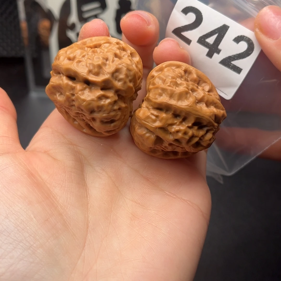 吊坠文玩核桃找*逃蛤蟆