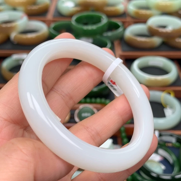 和田玉手镯未镶嵌54