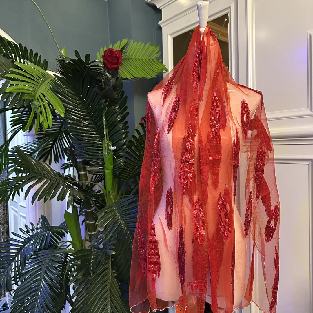 2025新疆民族特色春夏艾特莱斯全面带钻时尚纱巾。