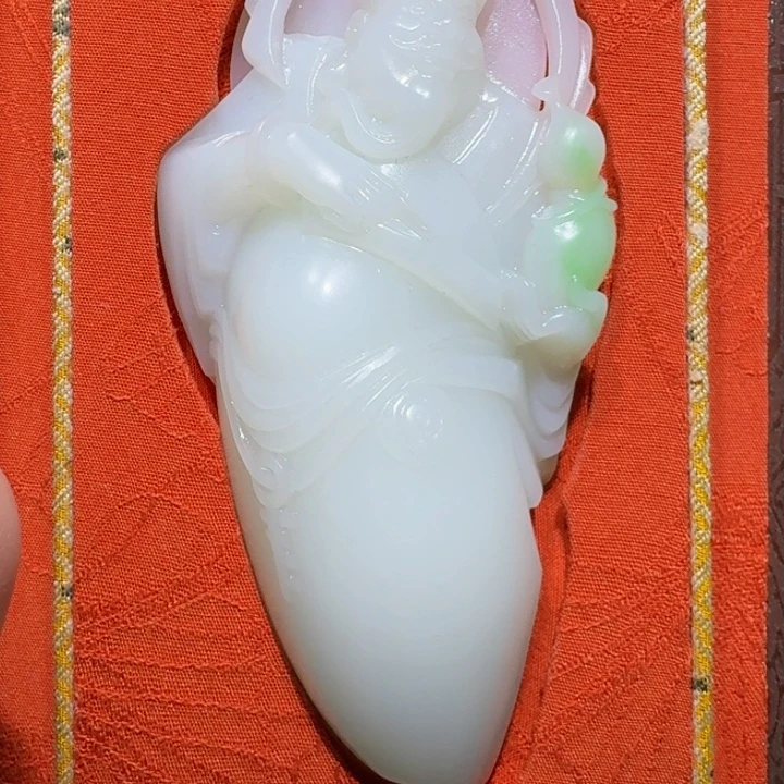 和田玉未镶嵌把件