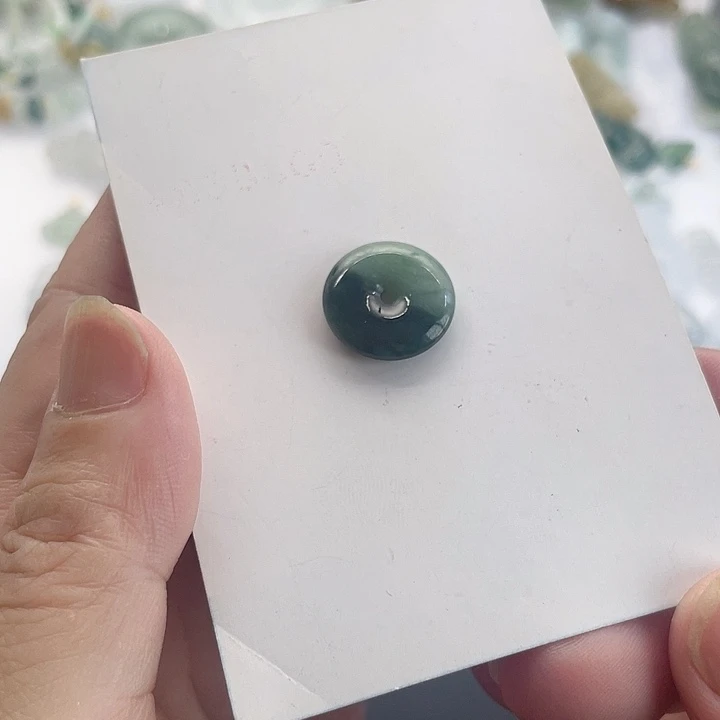 翡翠未镶嵌颈饰小扣子