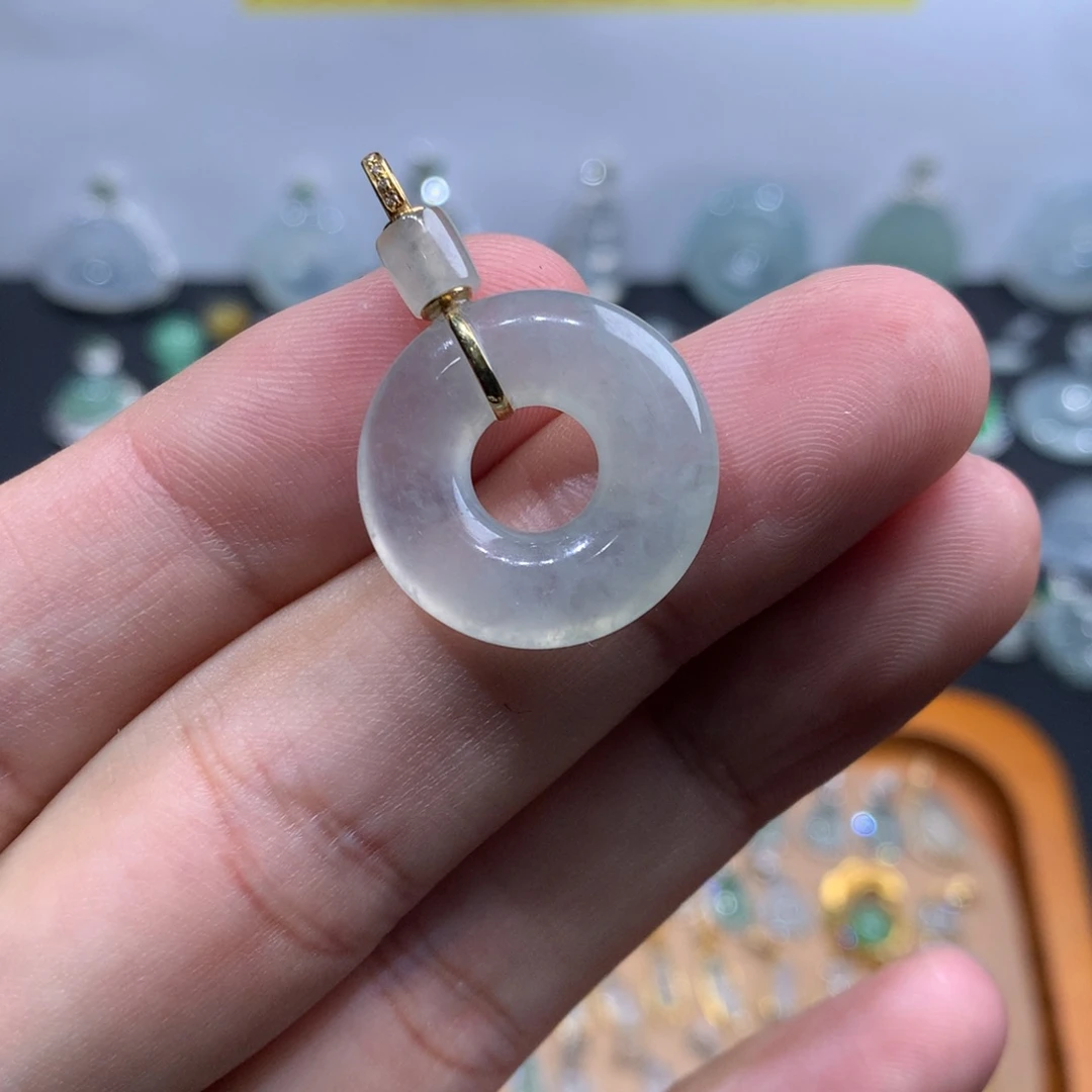 翡翠18K金镶嵌颈饰甜甜圈