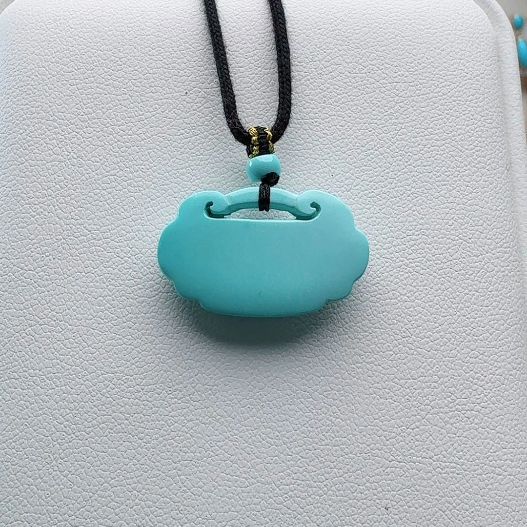 绿松石未镶嵌颈饰