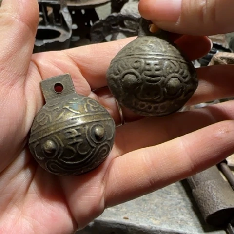 金属两个老虎头铃铛