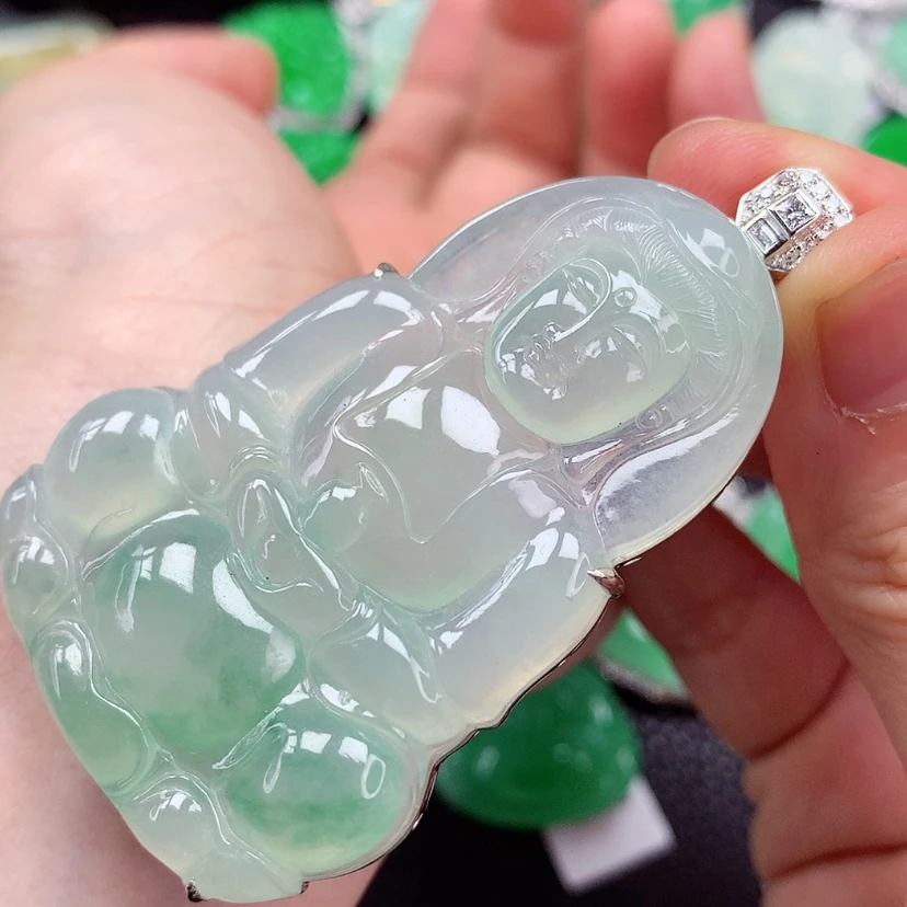 【闪购商品】颈饰18K金镶嵌翡翠观音