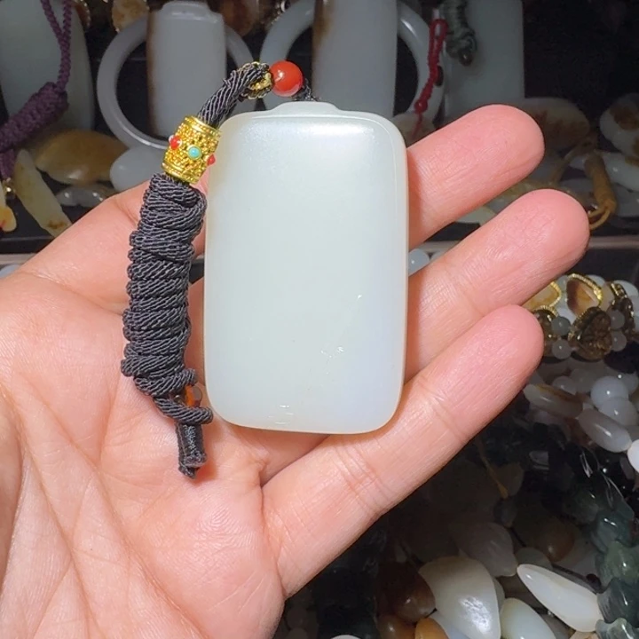 和田玉未镶嵌吊坠(赠链)