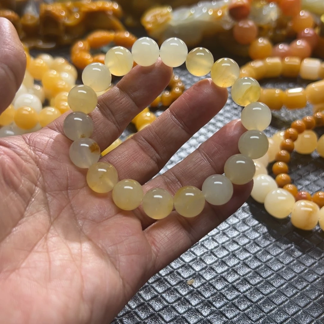 石英质玉未镶嵌颈饰