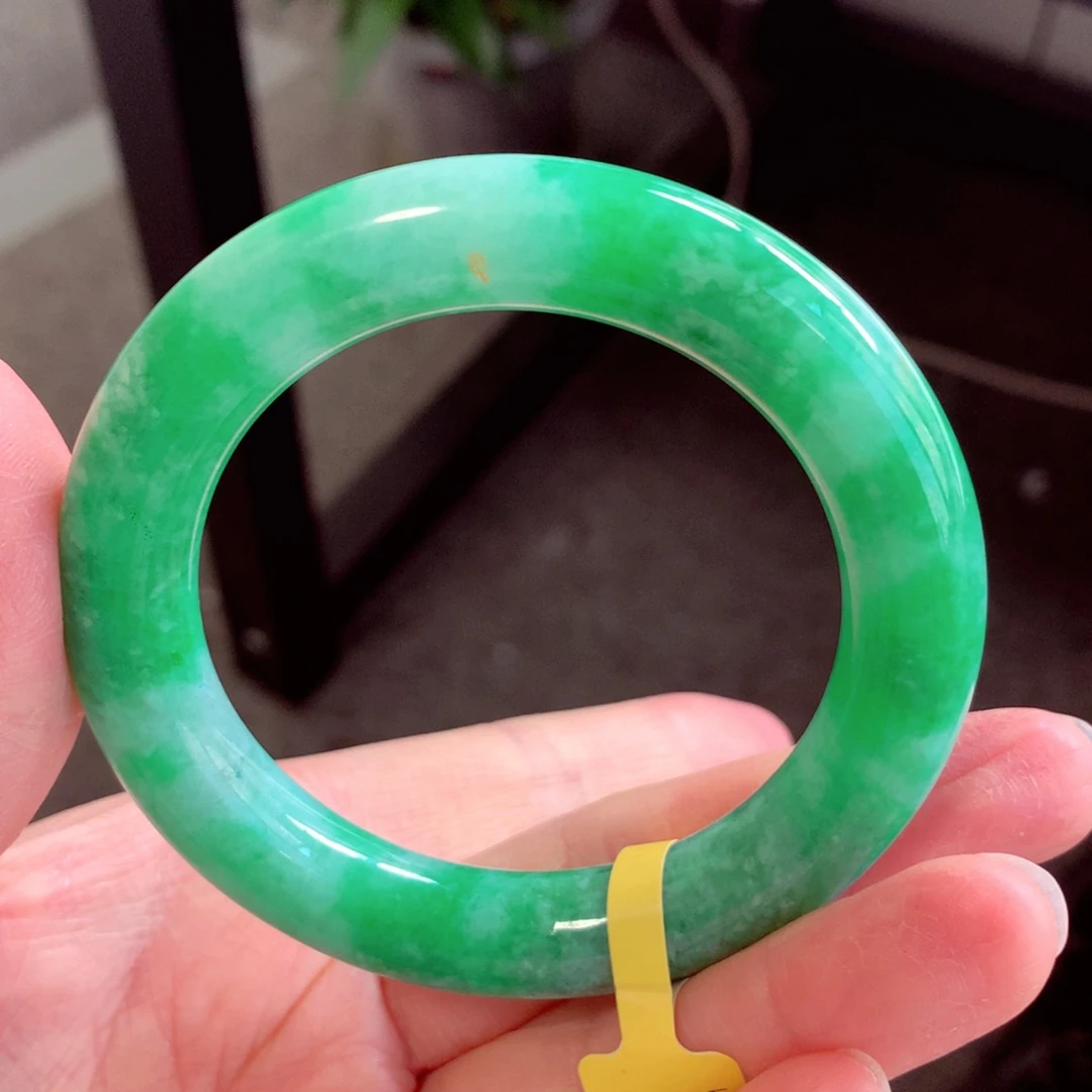 翡翠手镯未镶嵌缅甸翡翠