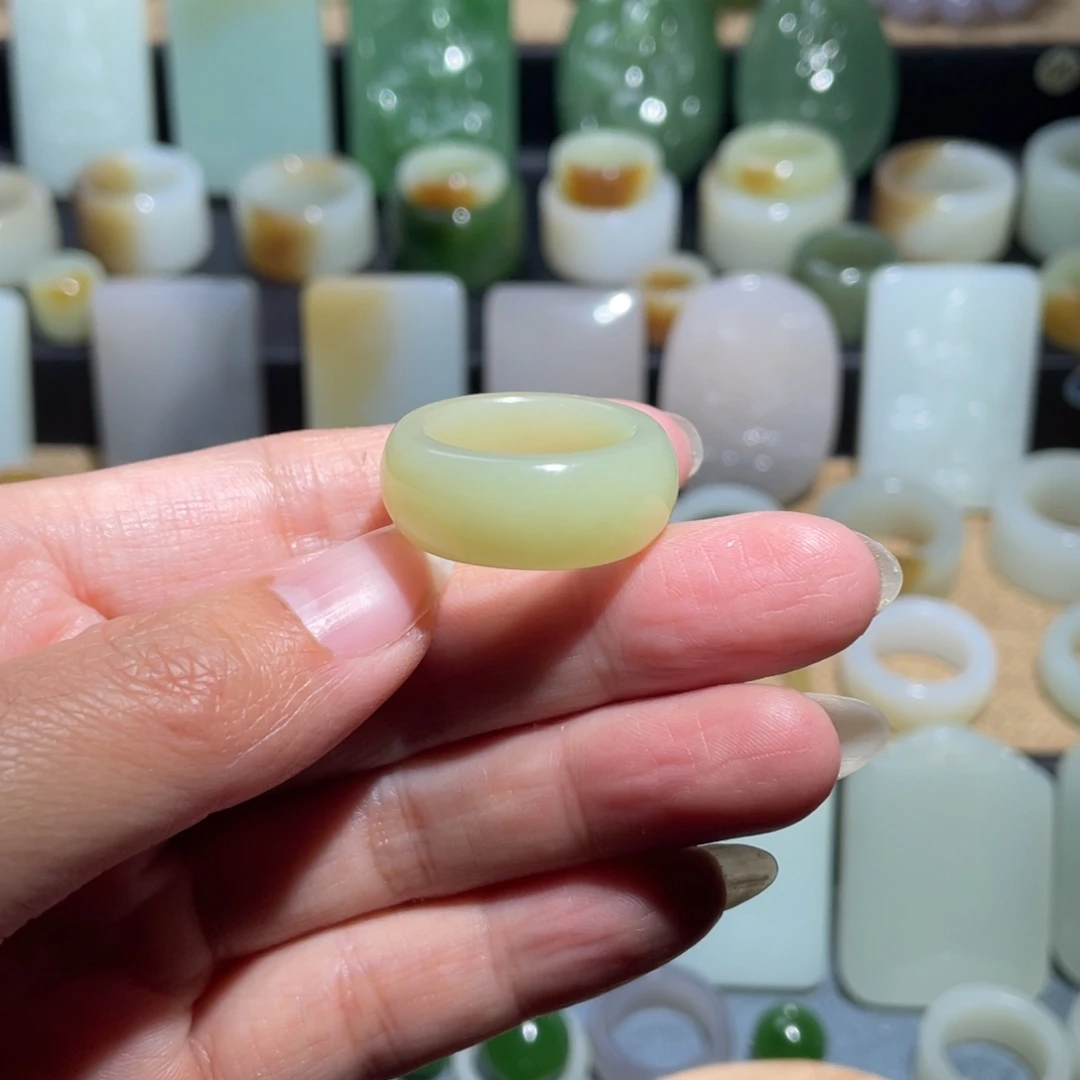 和田玉未镶嵌戒指