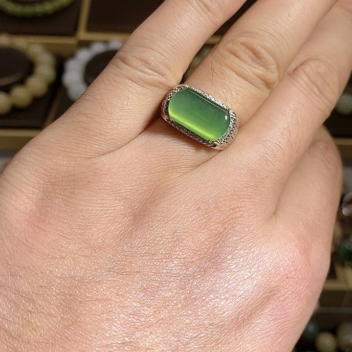 【闪购商品】银S925镶嵌戒指和田玉（碧玉）抱****兔