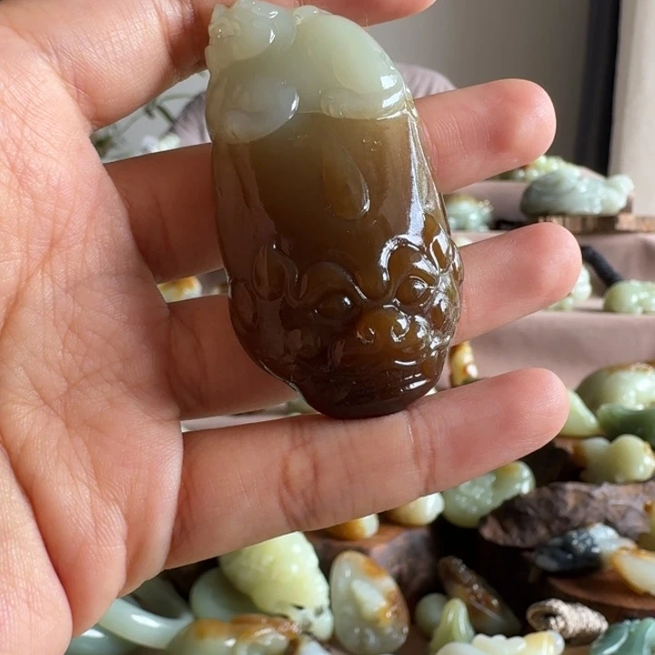 颈饰未镶嵌和田玉（糖玉）