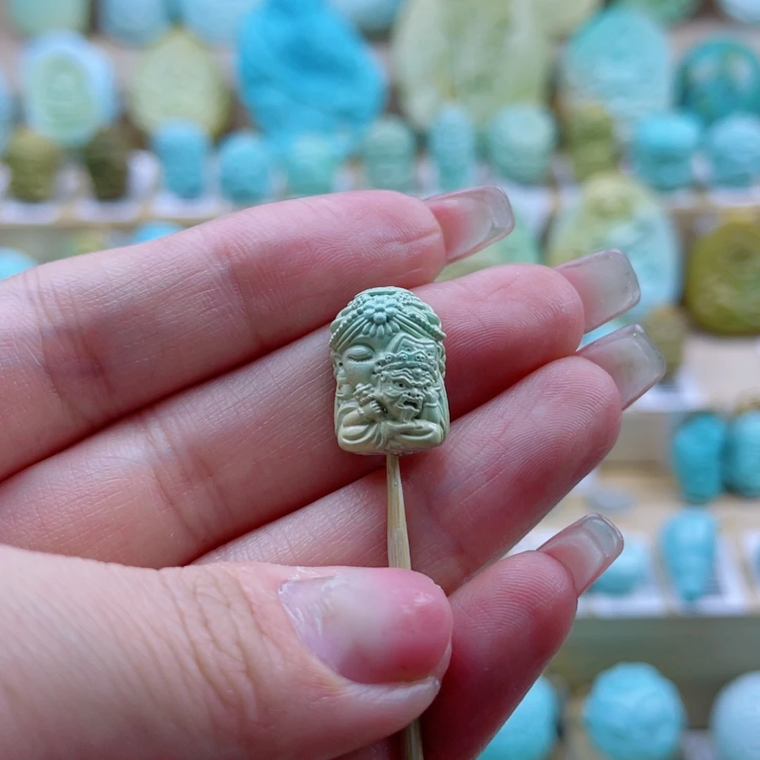 绿松石未镶嵌珠宝奇石