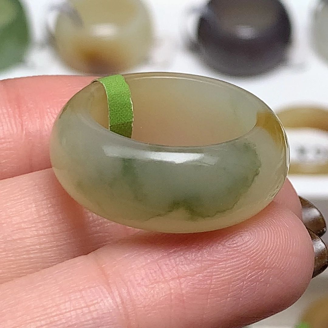 未镶嵌戒指和田玉