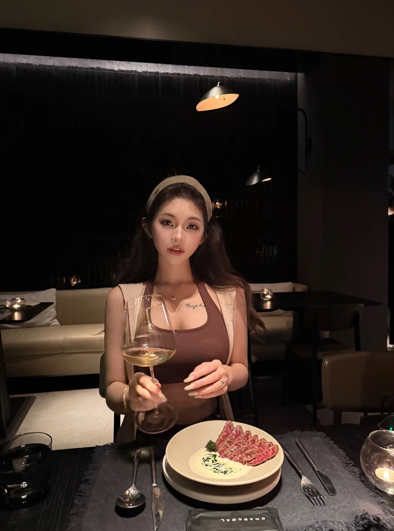 PickRui睿哥 榛果可可 咖色挂脖小上衣h胸垫