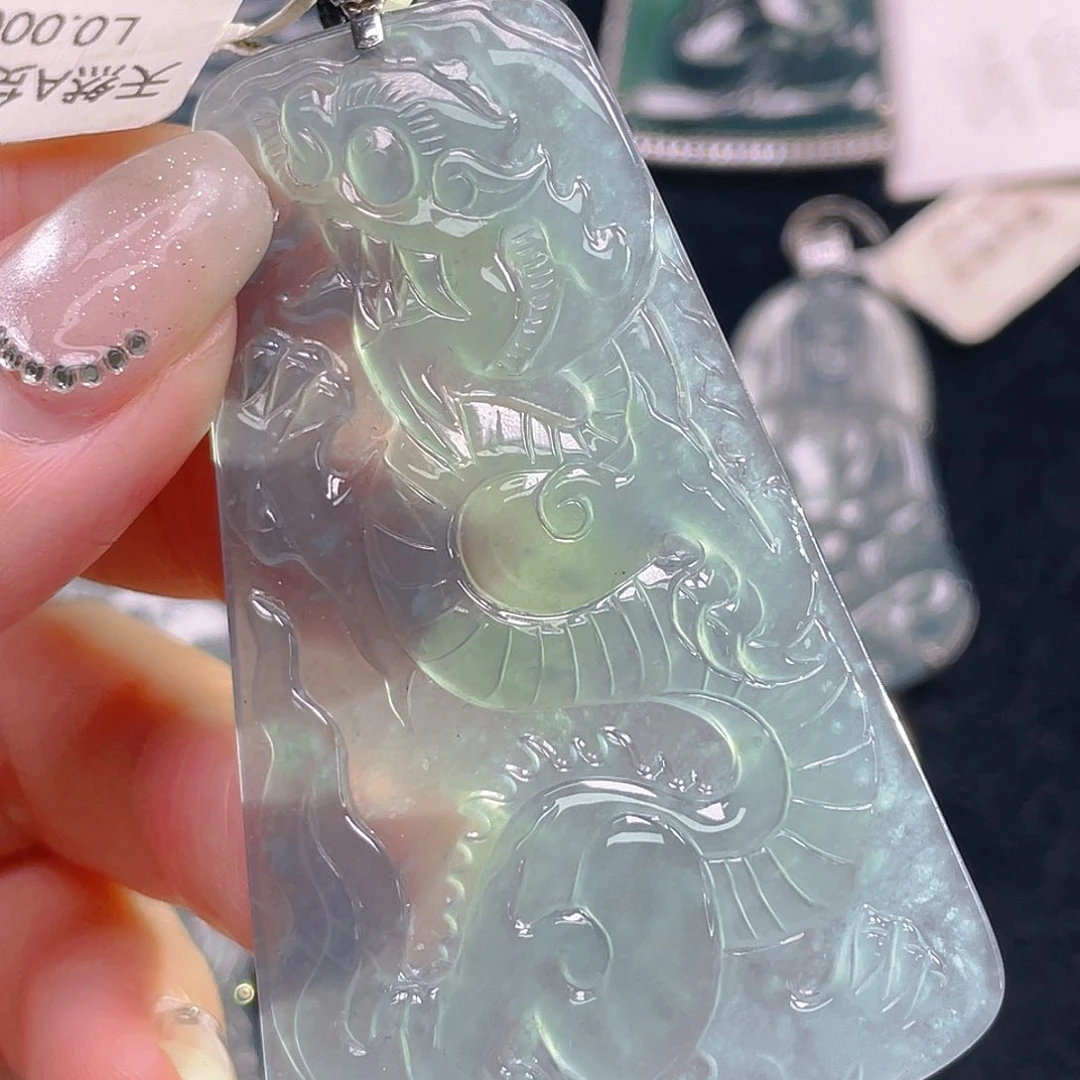 颈饰18K金镶嵌翡翠9，