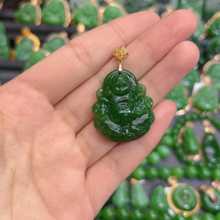 颈饰18K金镶嵌和田玉（碧玉）