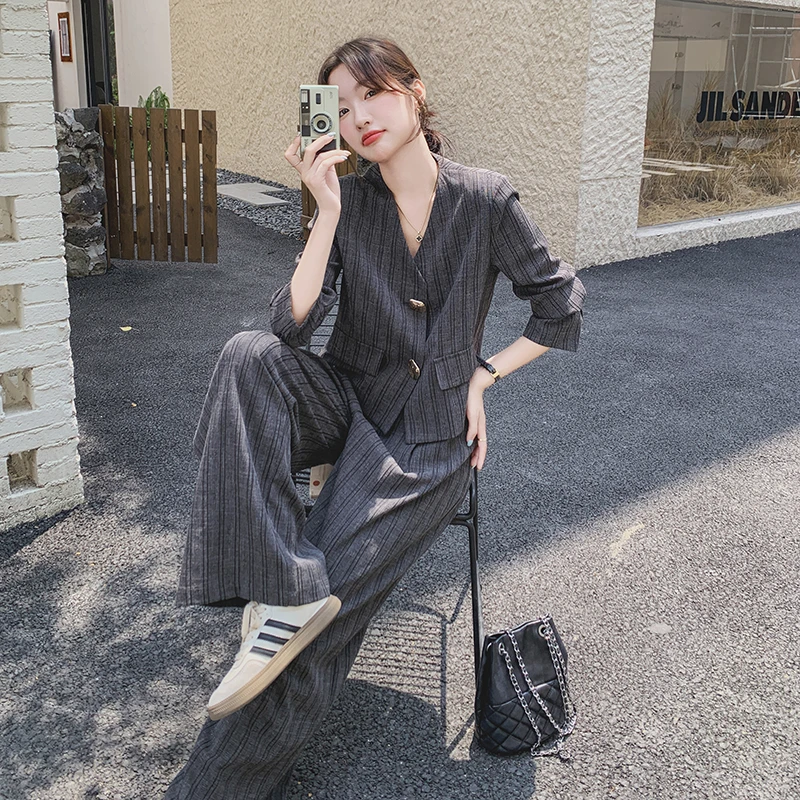 高级感灰色条纹西装套装女春季2025新款气质休闲西服阔腿裤两件套