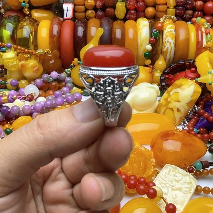 树脂制品20号红色戒指