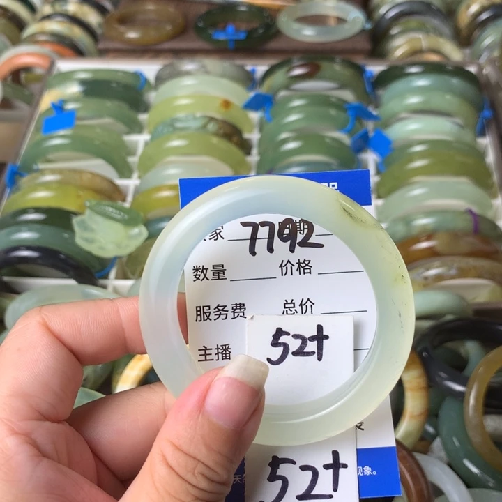 未镶嵌蛇纹石玉手镯7792
