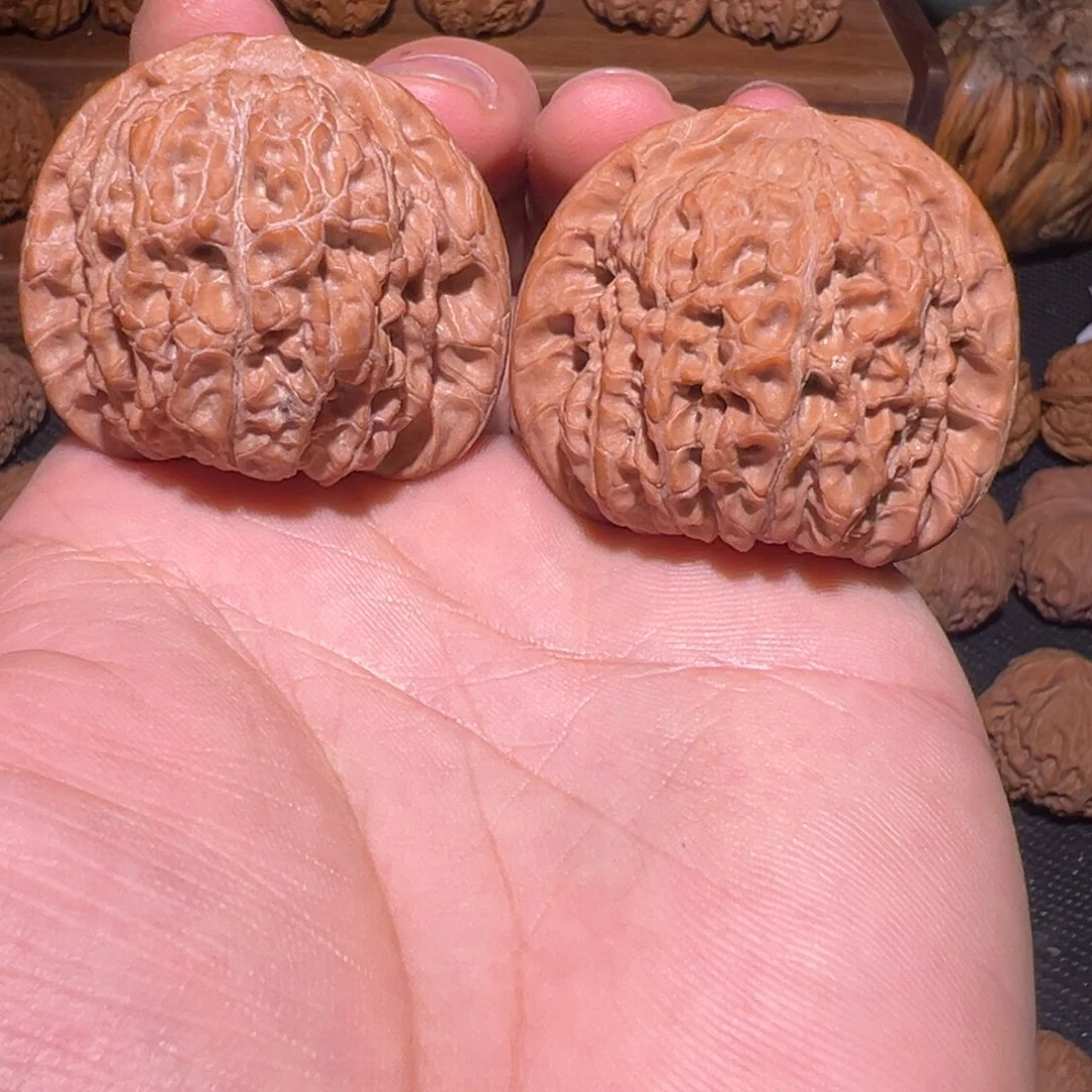 ****و把件文玩核桃43尺血麒麟