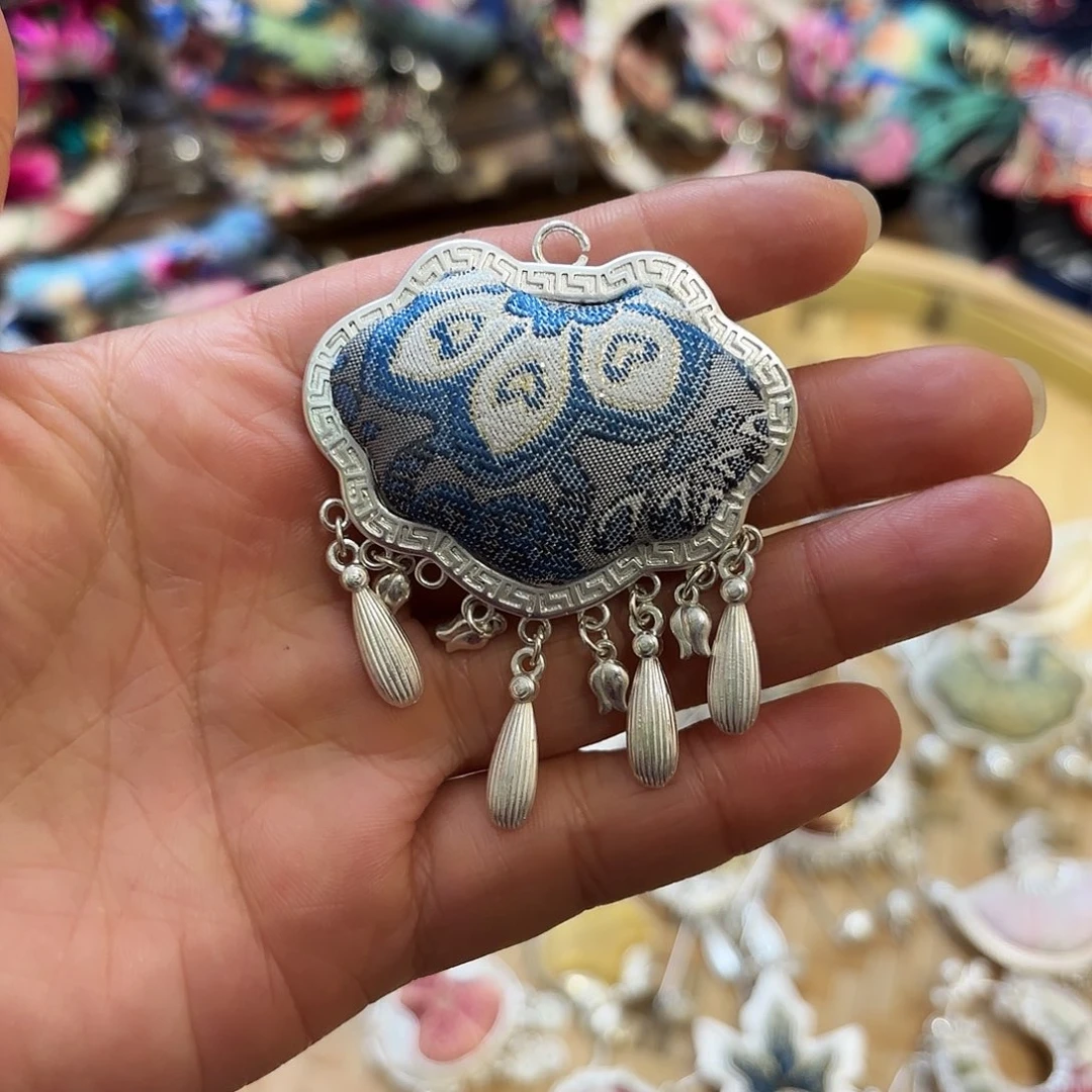 吊坠。
