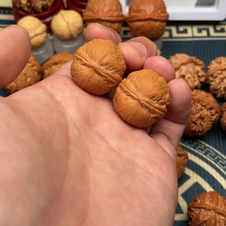 文玩核桃把件龙珠