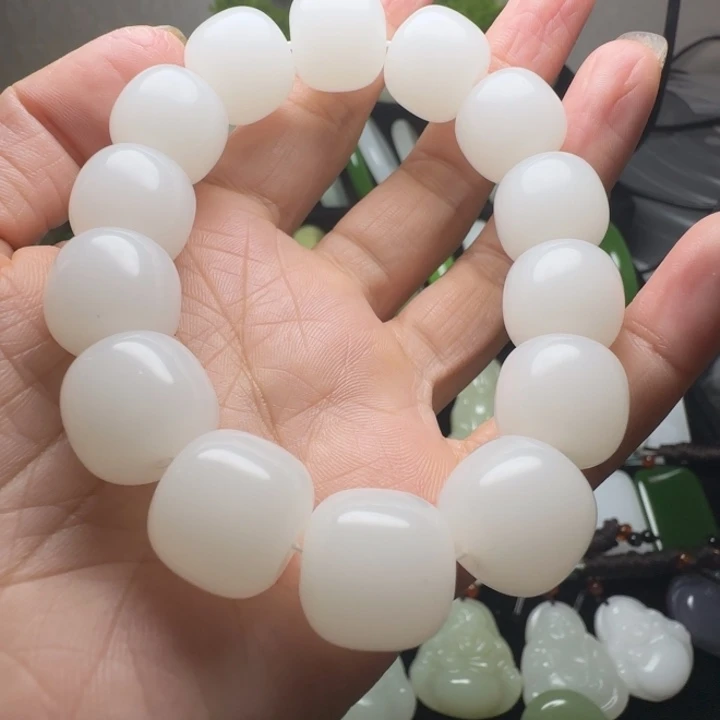 天然新疆和田羊脂白老型珠手串