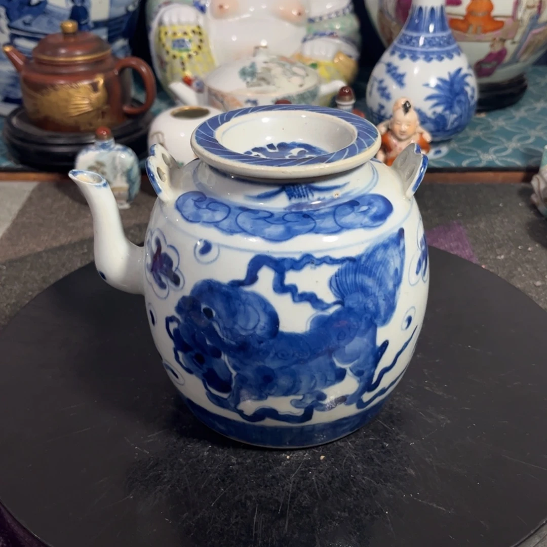 青花狮子舞绣球提梁壶