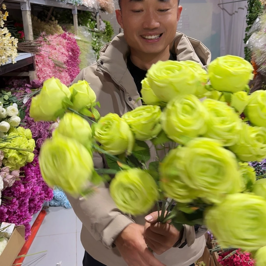 484号绿色三头玫瑰8支