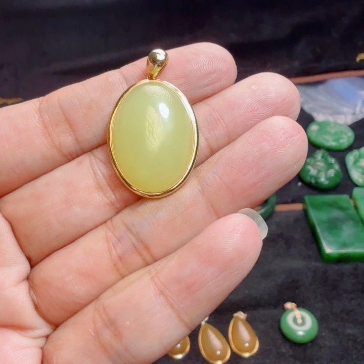 雨***晴颈饰18K金镶嵌和田玉