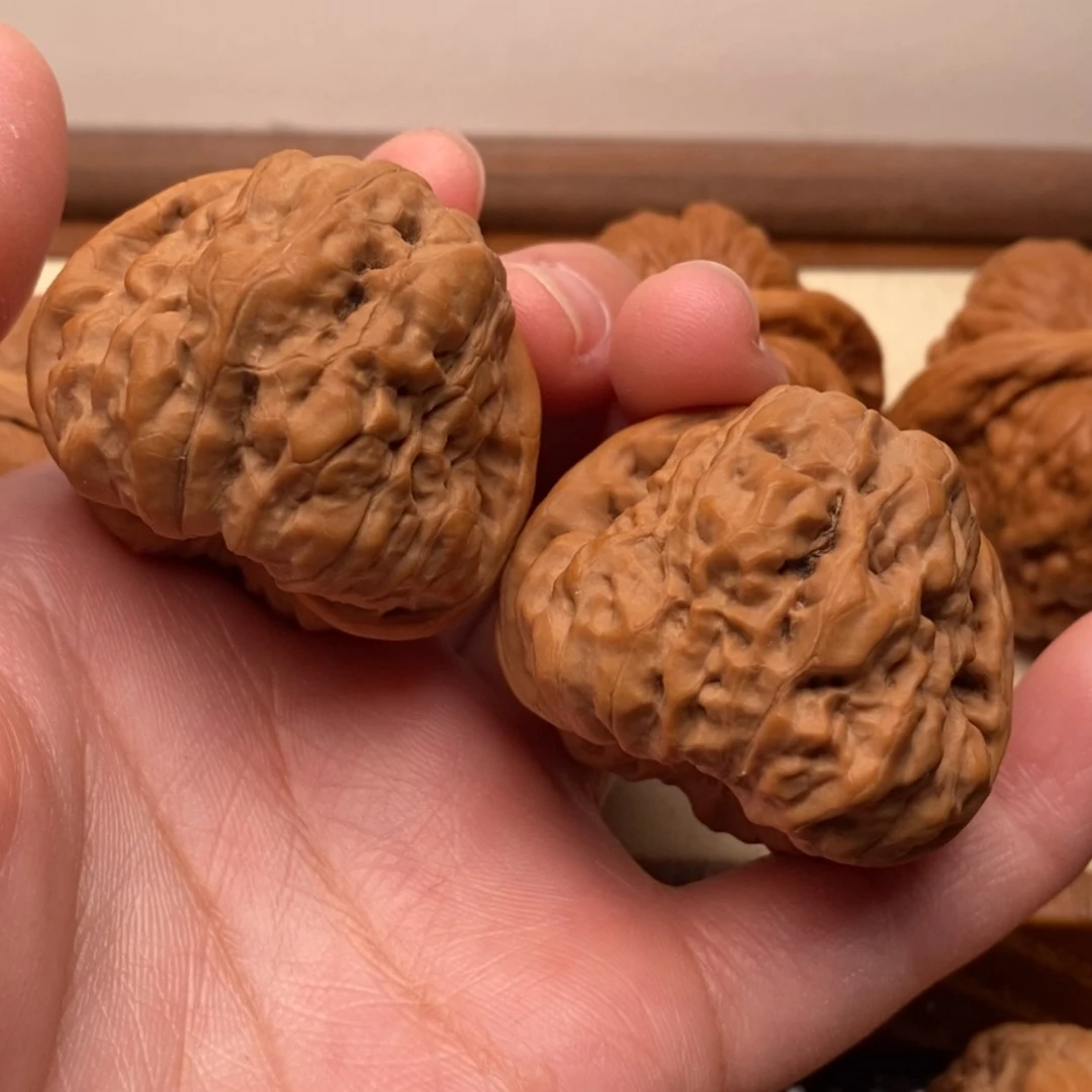 【闪购商品】把件文玩核桃边40左右