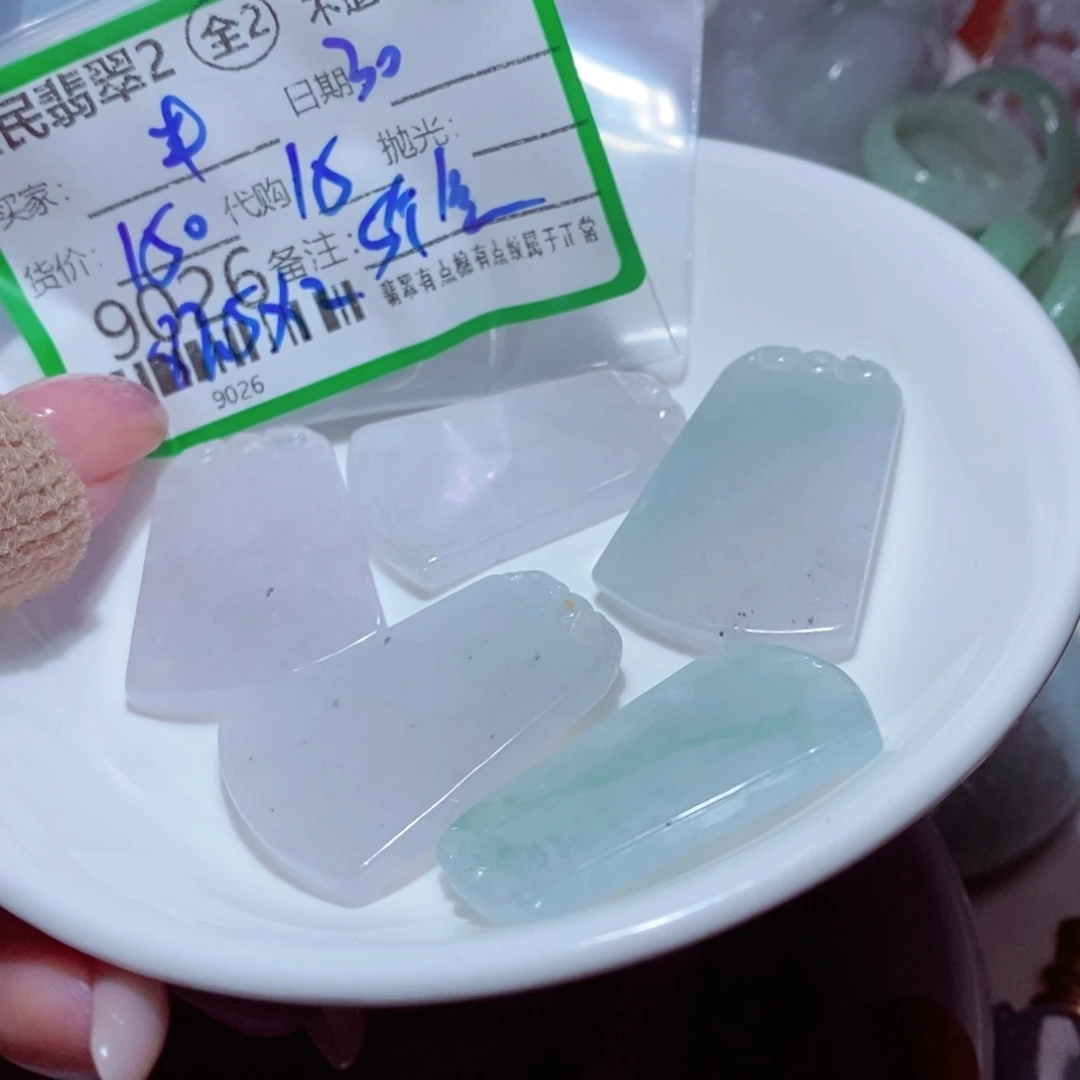 半***亮翡翠未镶嵌颈饰翡翠