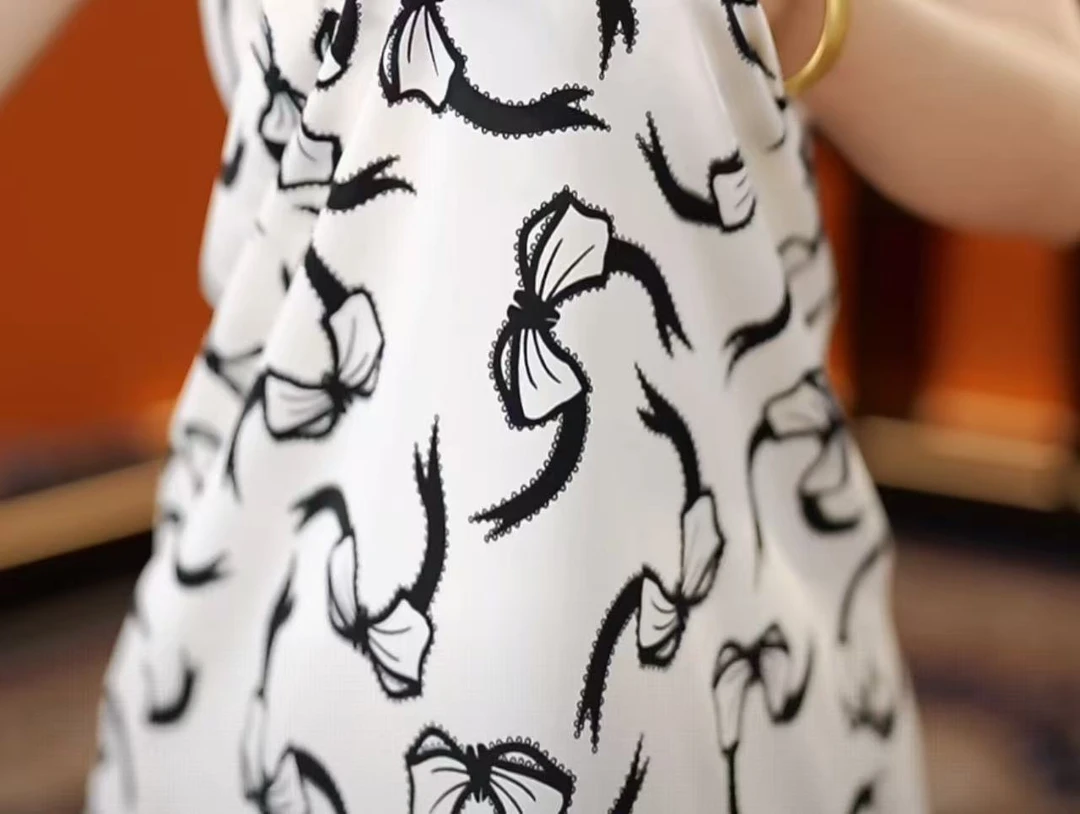 杭州原版正品2025年新款气质高级时尚洋气显瘦米白蝴蝶结连衣裙女