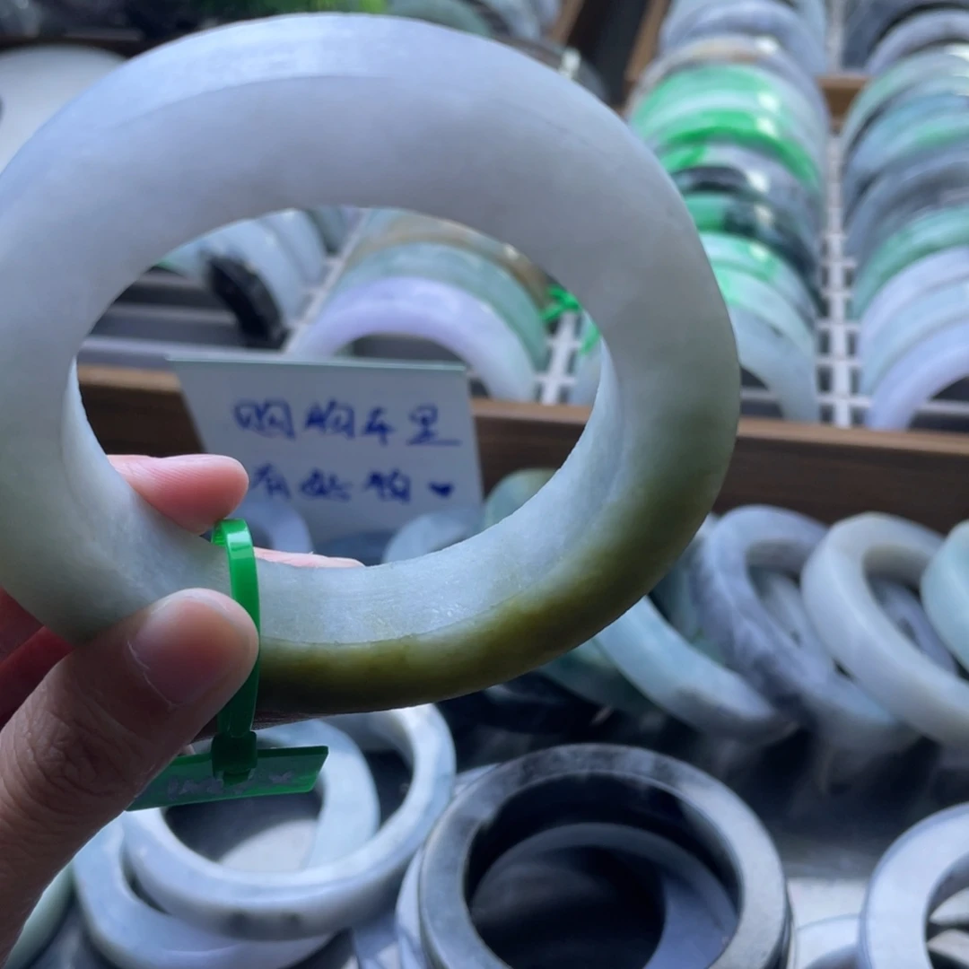 土***大定制翡翠未镶嵌特价翡翠手镯定制