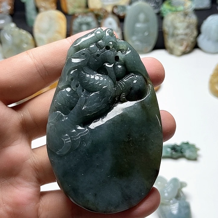 翡翠未镶嵌颈饰家****犬翡翠a货