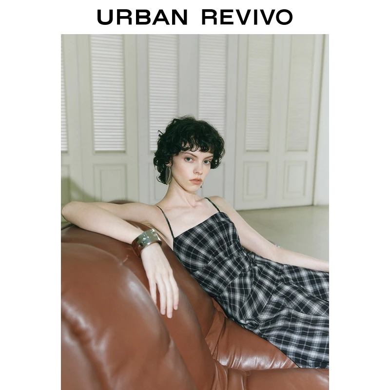 UR2025新款女装不规则设计感格纹吊带连衣裙UYV750039