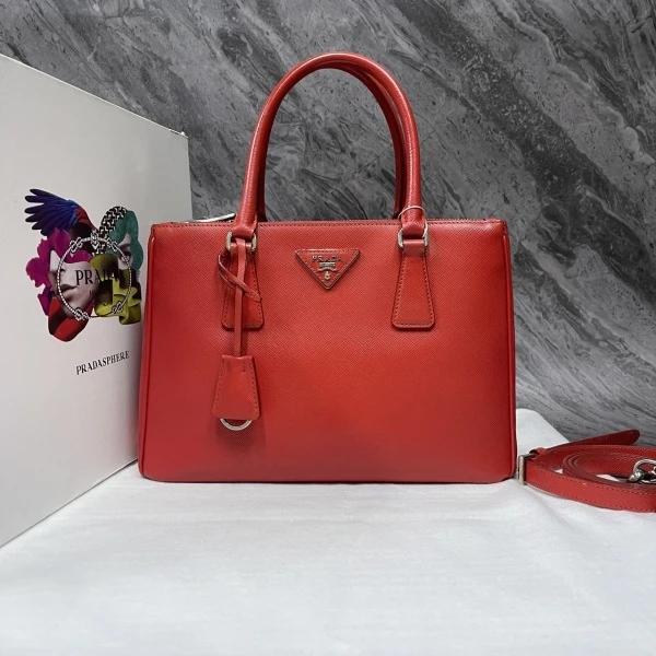 95新/普拉达/妃鱼/单肩包/市场价23000/250208LT0030