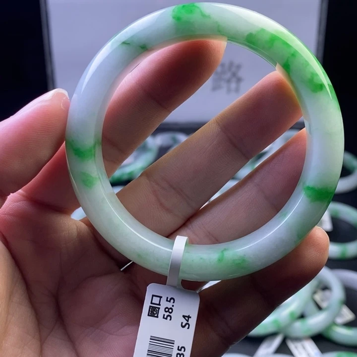 翡翠未镶嵌手镯发一个