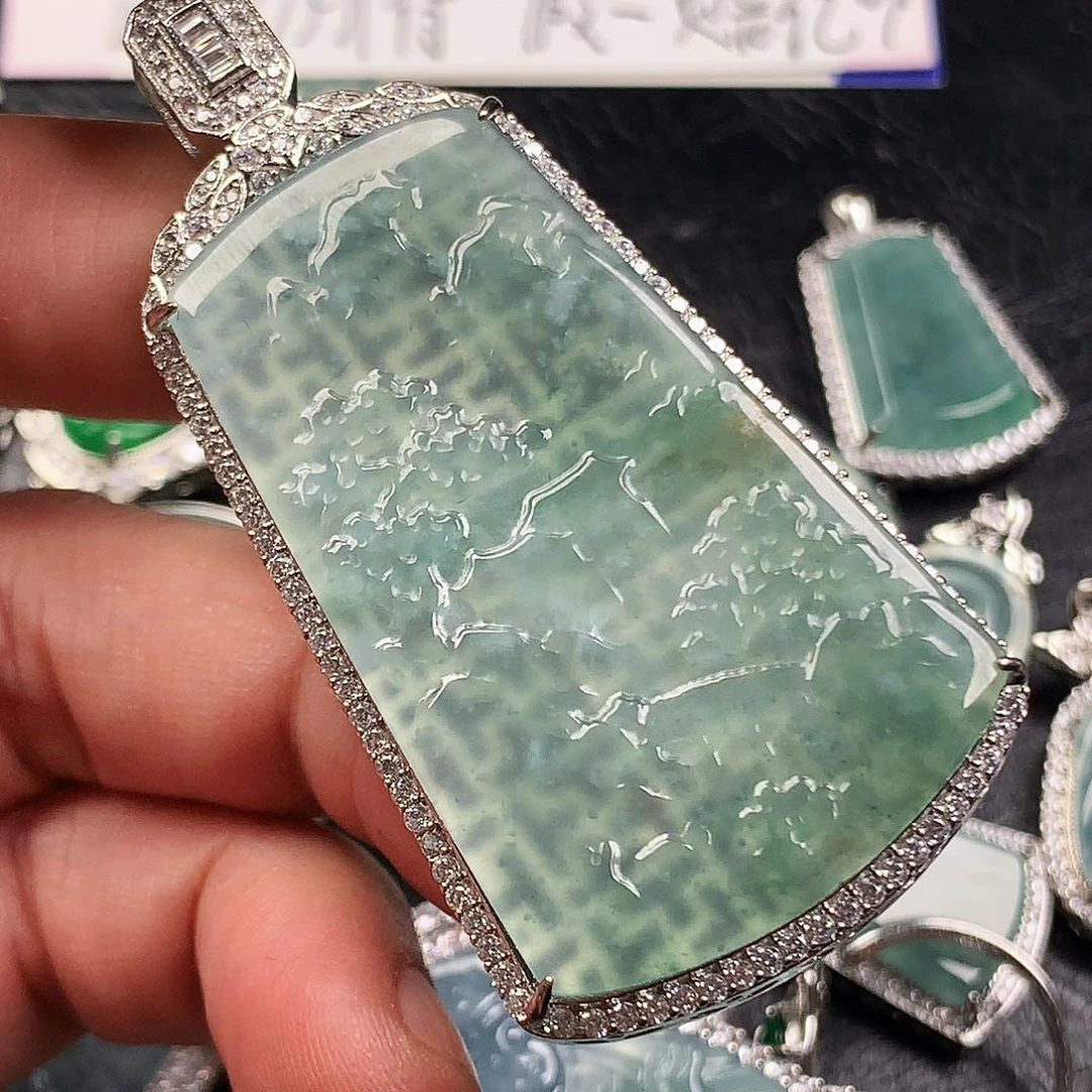 翡翠未镶嵌颈饰大山水