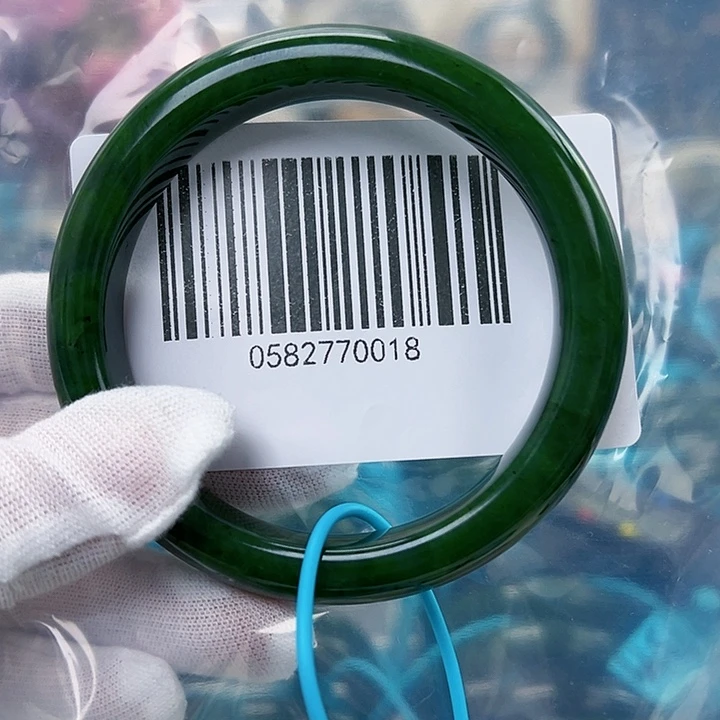 和田玉手镯未镶嵌微瑕6061