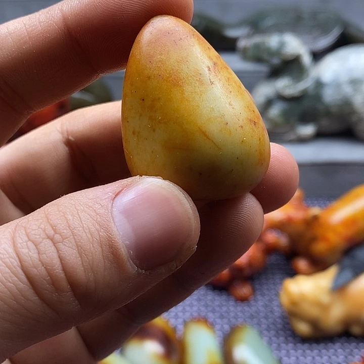 未镶嵌蛇纹石玉颈饰