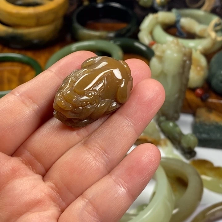 有***往和田玉（糖玉）未镶嵌把件
